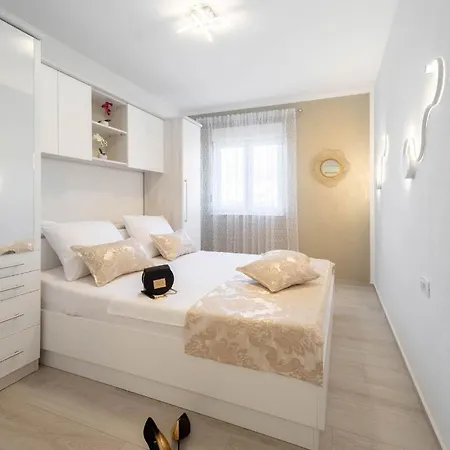 Luxury Residence Danica With A Private Rooftop Pool Kastela Exterior photo