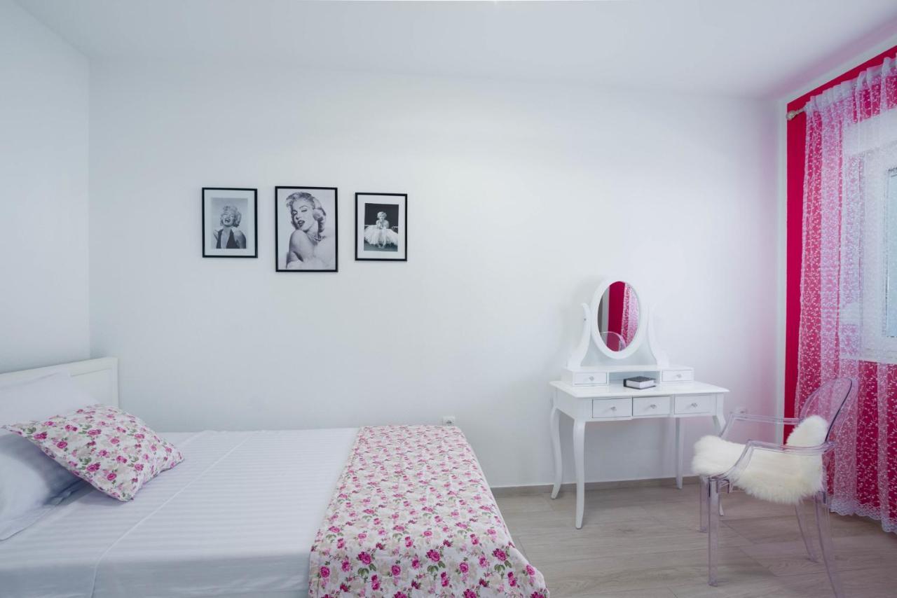 Apartment Luxury Danica With A Private Rooftop Pool Kastela